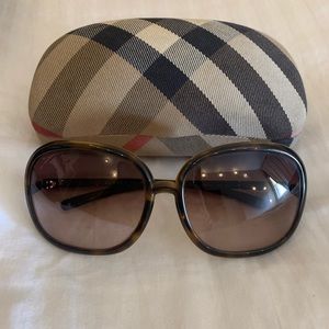 Authentic Burberry sunglasses 4002